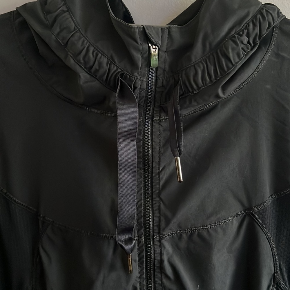 Lululemon pullover lightweight jacket - Picture 4 of 9